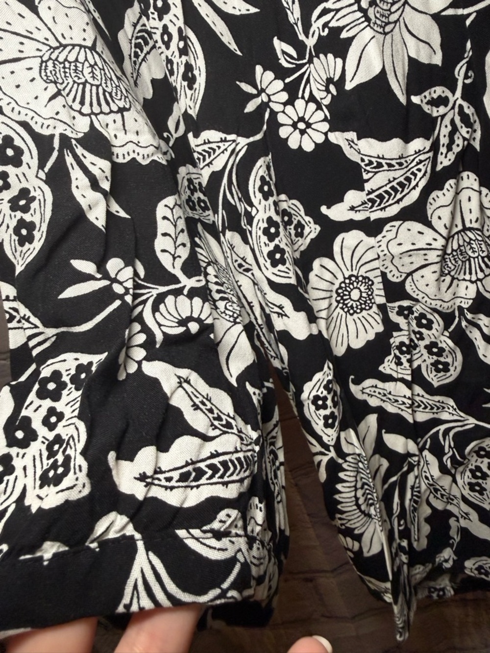 Jones New York Black and White Floral V-Neck Blouse - Picture 2 of 7